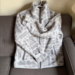 Patagonia Light Gray patterned high pile fleece jacket